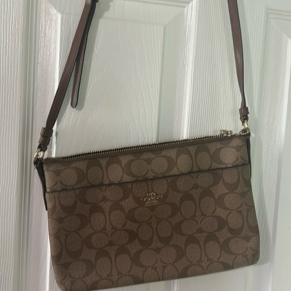 COACH SIGNATURE CROSSBODY HANDBAG